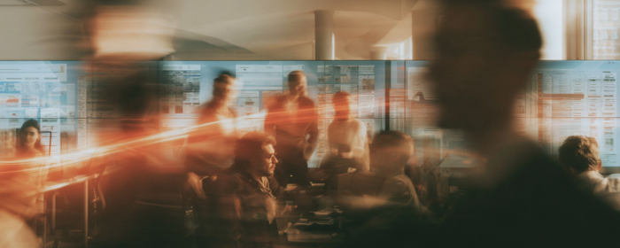 Bright_premium_financial_technology_workspace_as_59e6f1c0-7736-43be-974d-7f3771e14381_0