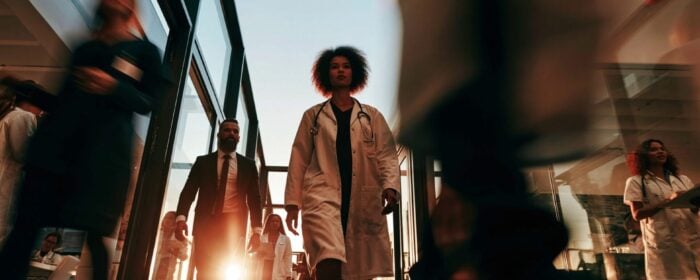 diverse_healthcare_professionals_collaborating_i_52d541a0-55d7-454d-8ee2-593fd2b9e58a_2